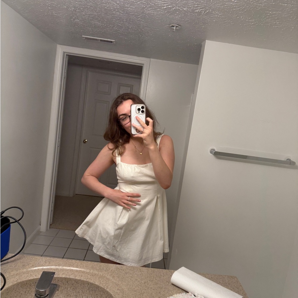Elegant White Mini Dress - Picture 3 of 3